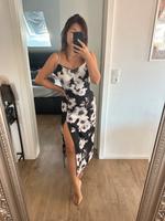 Wunderschönes Blumenkleid mit Beinschlitz schwarz weiß maxikleid Bayern - Erlangen Vorschau
