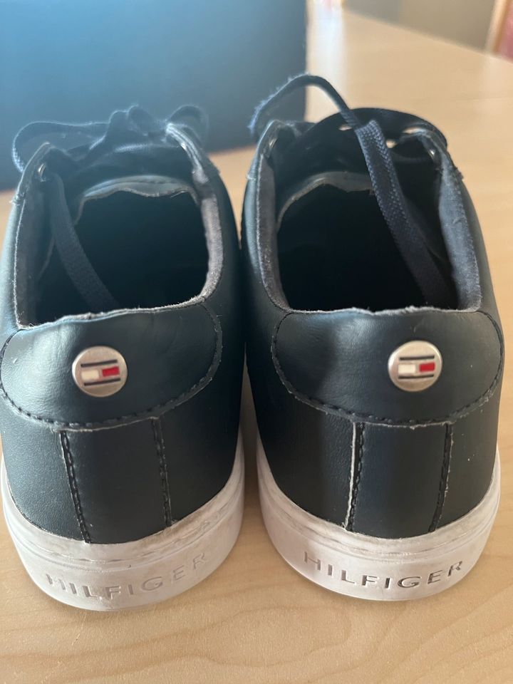 Tommy Hilfiger Sneaker Gr .37 in Rehlingen-Siersburg