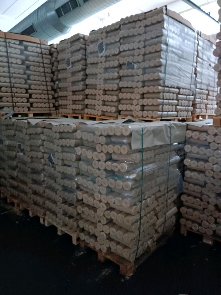 Holzbriketts ohne Loch 96 Pack=960kg auch einzelne Pack in Waischenfeld