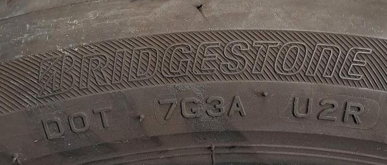 2021 - 2x 255/40 R18 99Y Bridgestone Sommerreifen in Böblingen