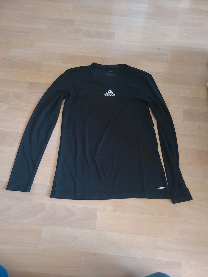 Adidas Langarmshirt Größe M in schwarz unisex in München