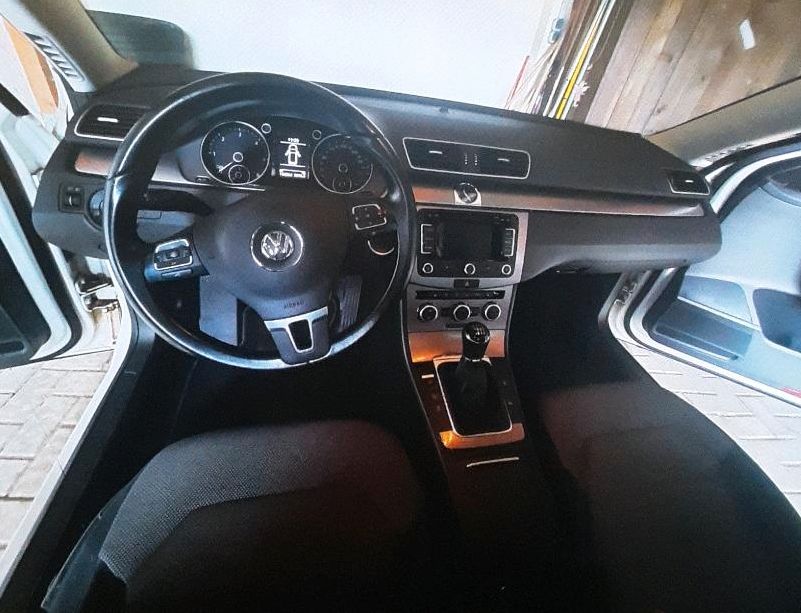 VW Passat Kombi 1,6 in Oldenburg