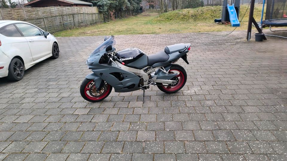 Kawasaki Ninja zx9r 2001 TÜV Sonderpreis 5 Tage in Heemsen