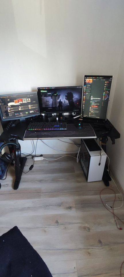 Gaming tich mit zubehör in Niederstotzingen