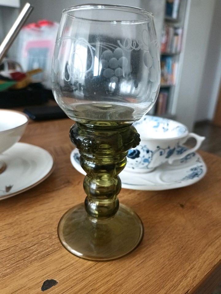 Vintage Römer Glas Weinlaub-dekor in Augsburg