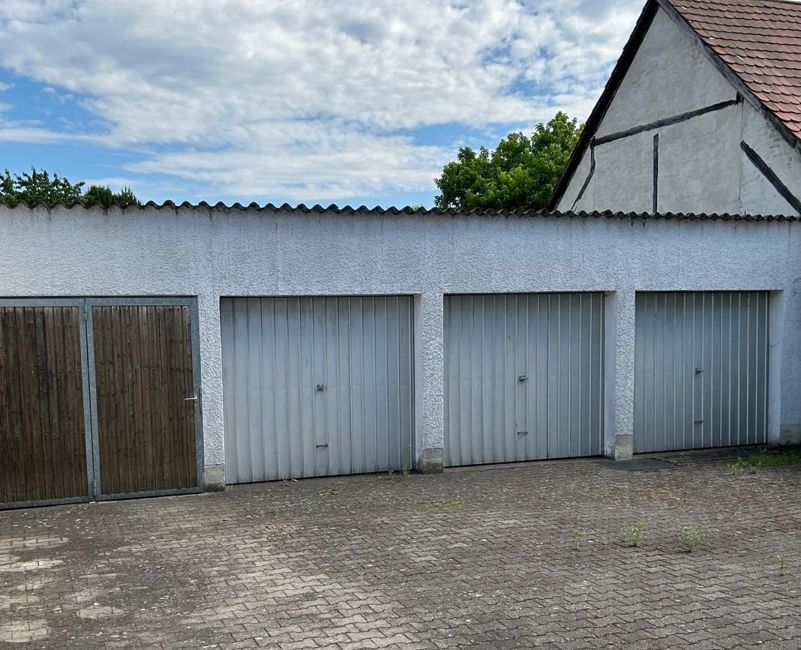 Einfamilienwohnhaus mit Einliegerwohnung und wunderschönen Garten in Neustadt a. d. Waldnaab