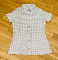 Silberne Damen Sommer Shirt Bluse Jacke mit Lochmuster München - Bogenhausen Vorschau