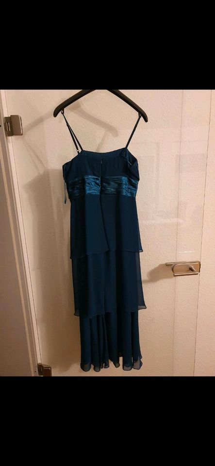 Schönes Maxikleid festlich, Größe 40 in Langenhagen