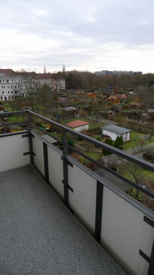 Vermietete helle 2-Zimmer-Wohnung mit 2 Balkonen in Steglitz in Berlin