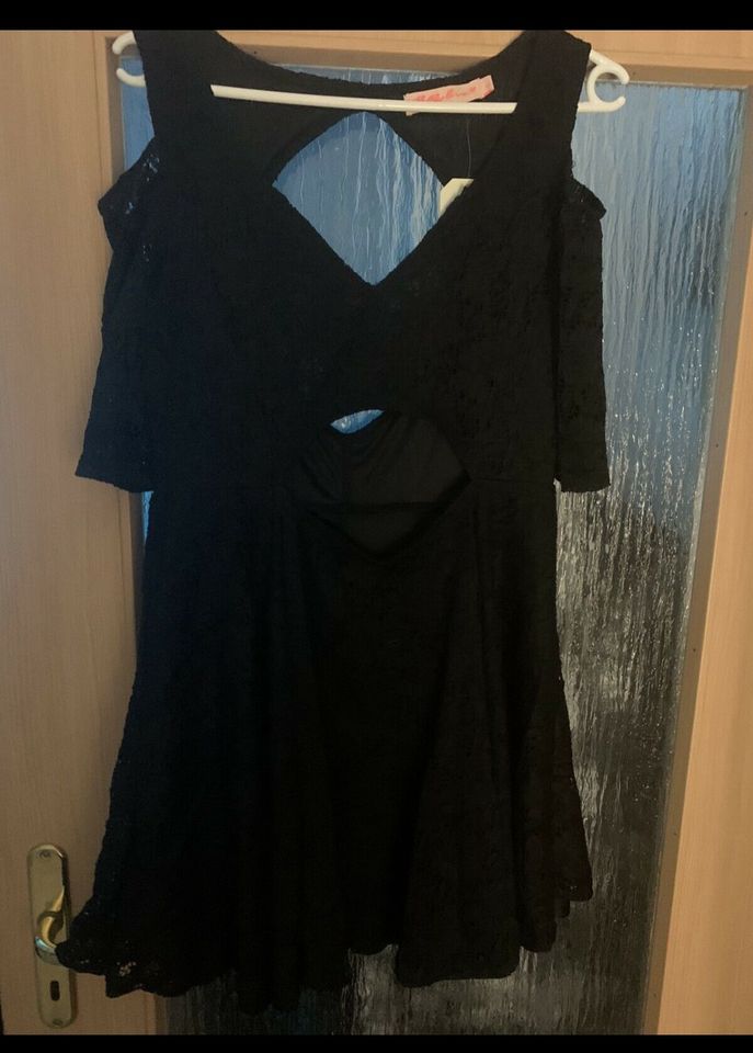 Schwarzes Kleid Größe L in Leipzig