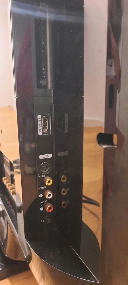 Samsung 40 Zoll Fernseher LE40N87BD inkl. Kabel und Fernbedienung in Langenhagen