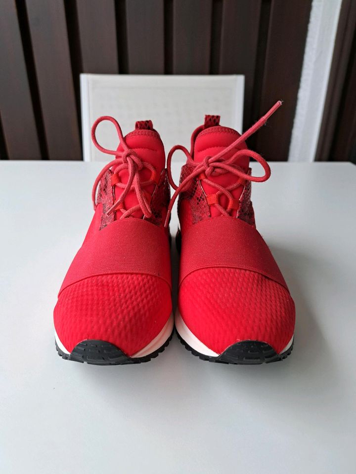 Sneaker Gr. 37 rot neu in Filderstadt