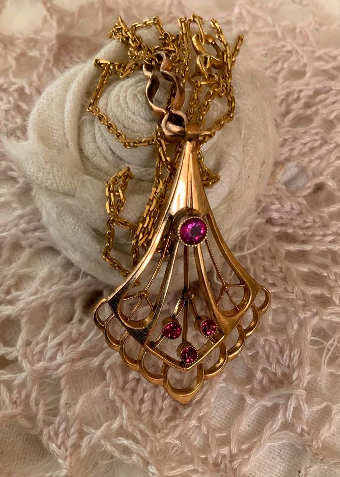 Vintage zartesJugendstil Collier Anhänger pinker Stein Vergoldet in Kiebitzreihe