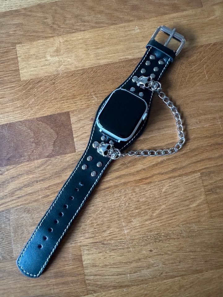 Apple Watch Lederarmband 45 mm Punk-Rock-Steampunk/ Nieten in Neuwied