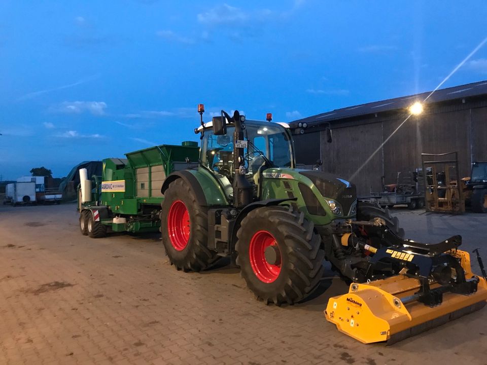 Pressen und wickeln von Maisballen, Maissilageballen,Maissilo in Laer