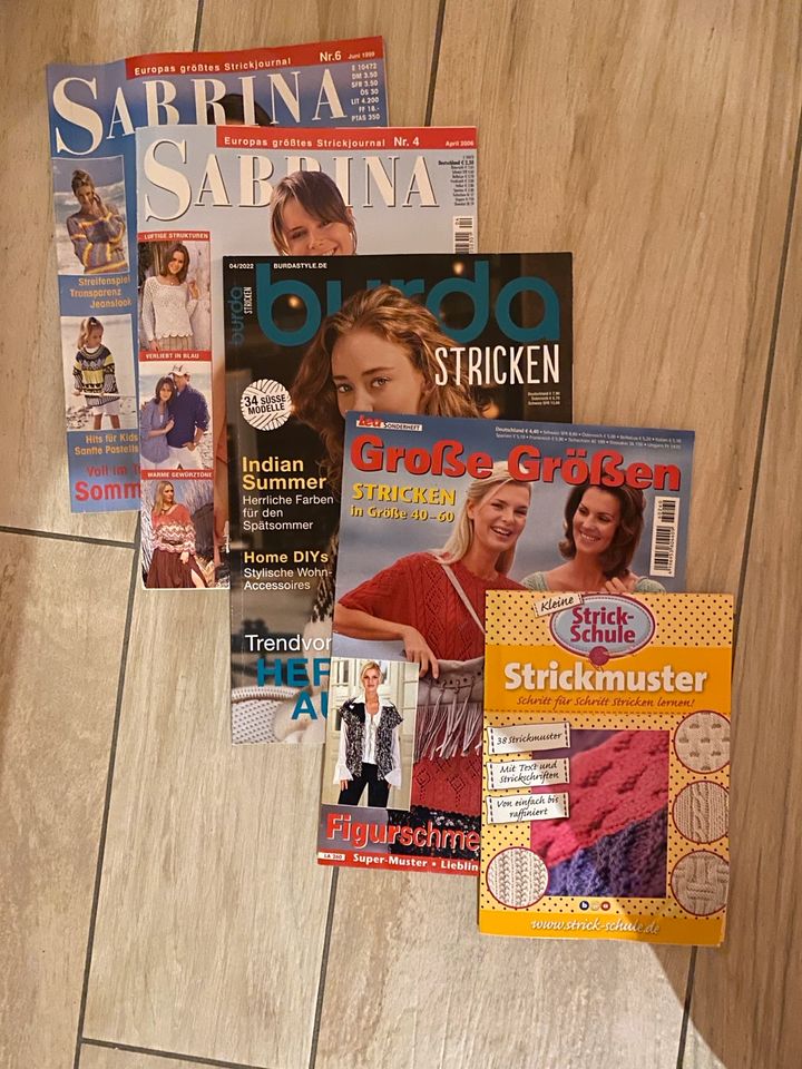 Z Zeitschriften Sabrina burda 2023 Stricken Handarbeit in Königswinter