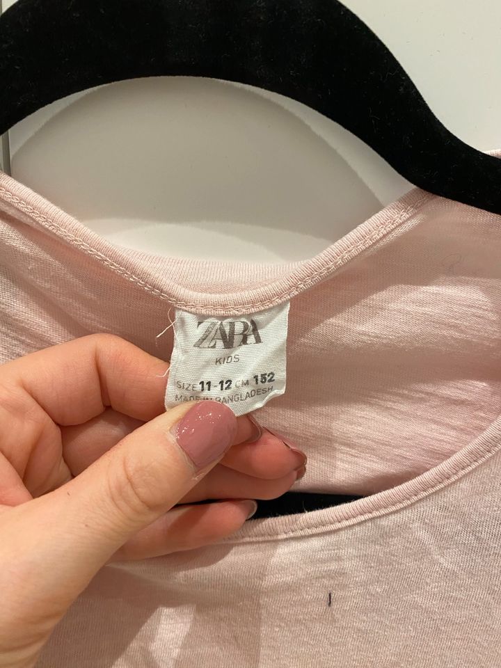 Zara Mädchen tshirt rosa xs Volant in Bielefeld