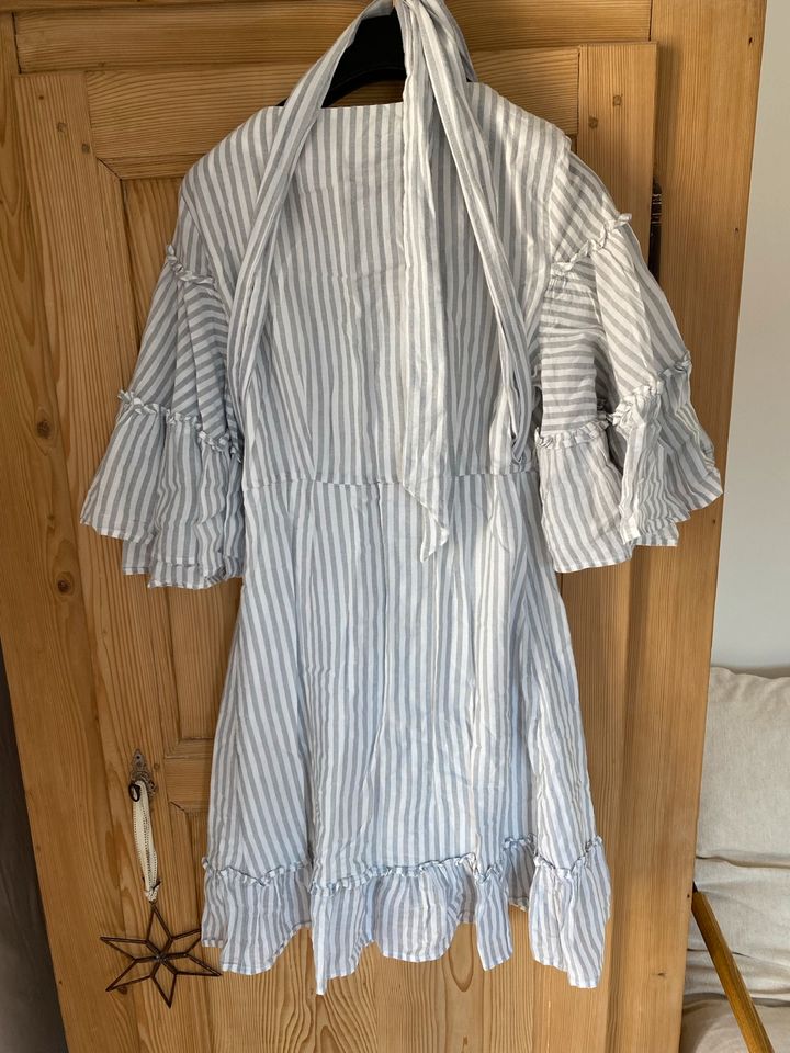 Ediths grau-weißes leichtes Sommer Wickel Kleid M/38. NEU in Bad Homburg