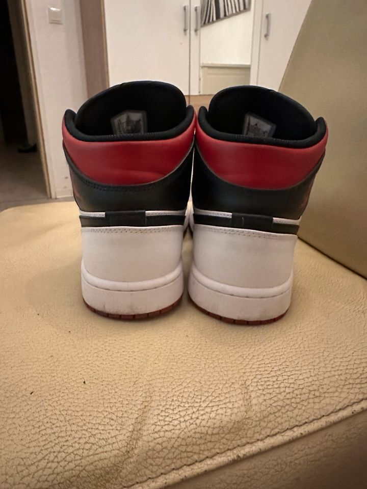 Air Jordan 1 mid white/gym red/black in Berlin