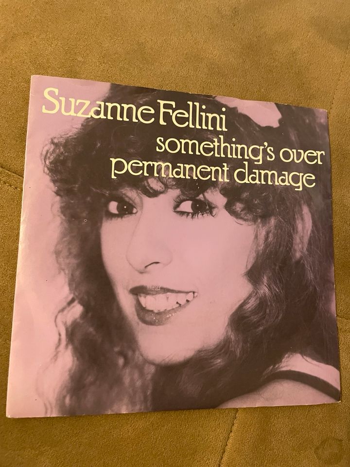 Suzanne Fellini - Something‘s over, Vinyl 7“ in Scheßlitz