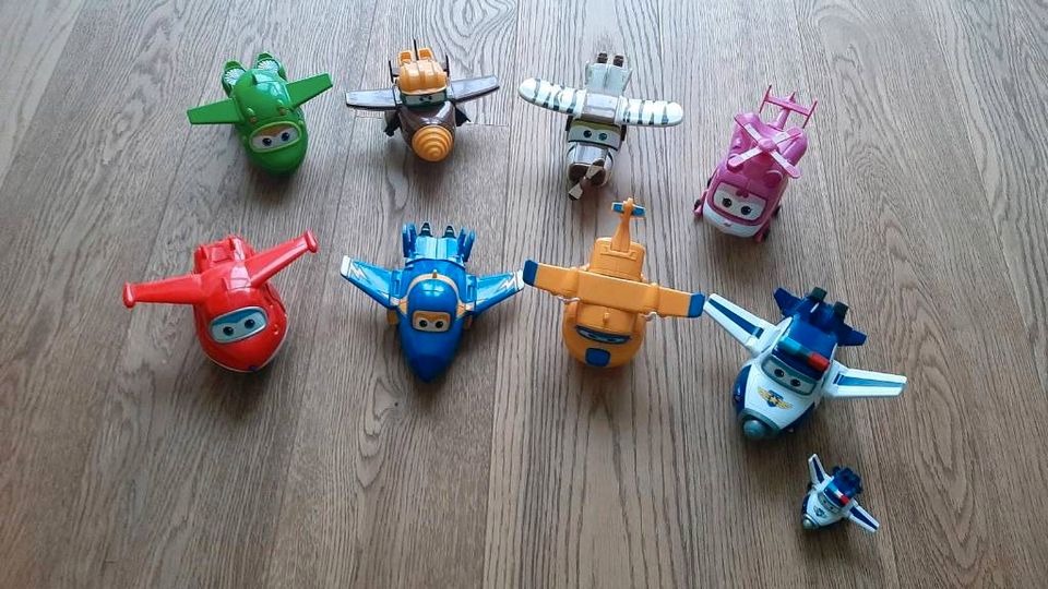 Super Wings große und kleine Flugzeuge- Transformer in Hamburg