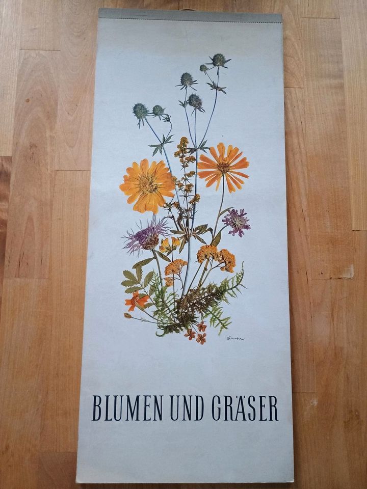 Kalender " Blumen und Gräser " aus dem Jahr 1968 in Höchst im Odenwald