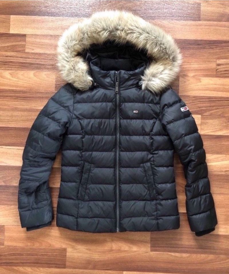 Winterjacke / Daunenjacke Tommy Hilfiger Größe S in Staßfurt