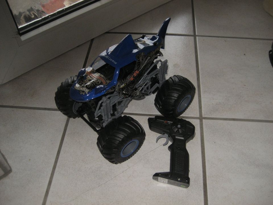 REVELL RC Monster Truck "BIG SHARK" mit FB in Birkenheide