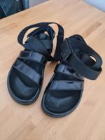 H&M Studio Römersandalen Sandalen Gr. 39 neu Bayern - Buckenhof Mittelfranken Vorschau