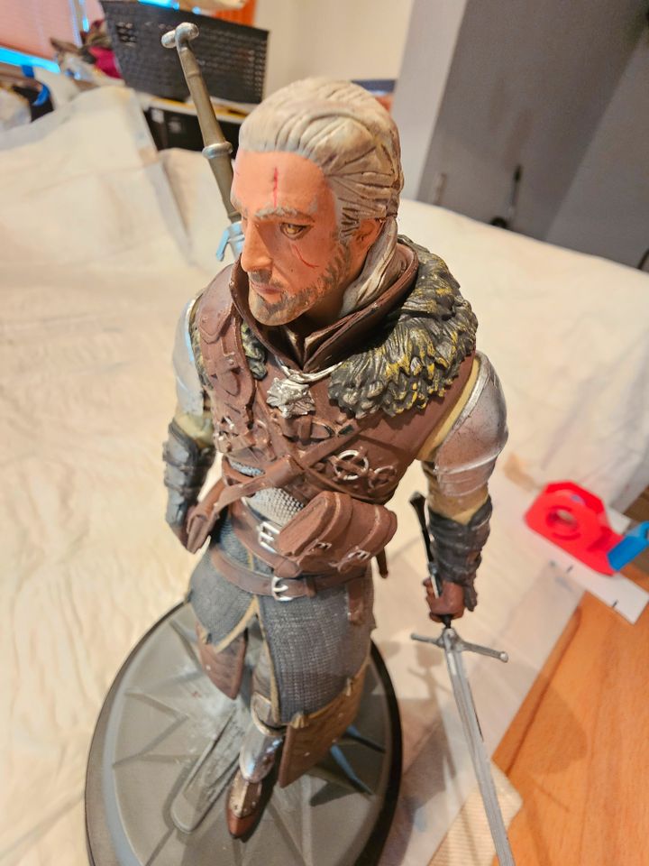 Witcher Dark Horse-Figur - Geralt von Riva in Großmeister-Rüstung in Langenhagen