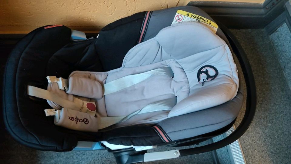 Anton 3 cybex Autoschale Babyschale mit Base fix in Magdeburg