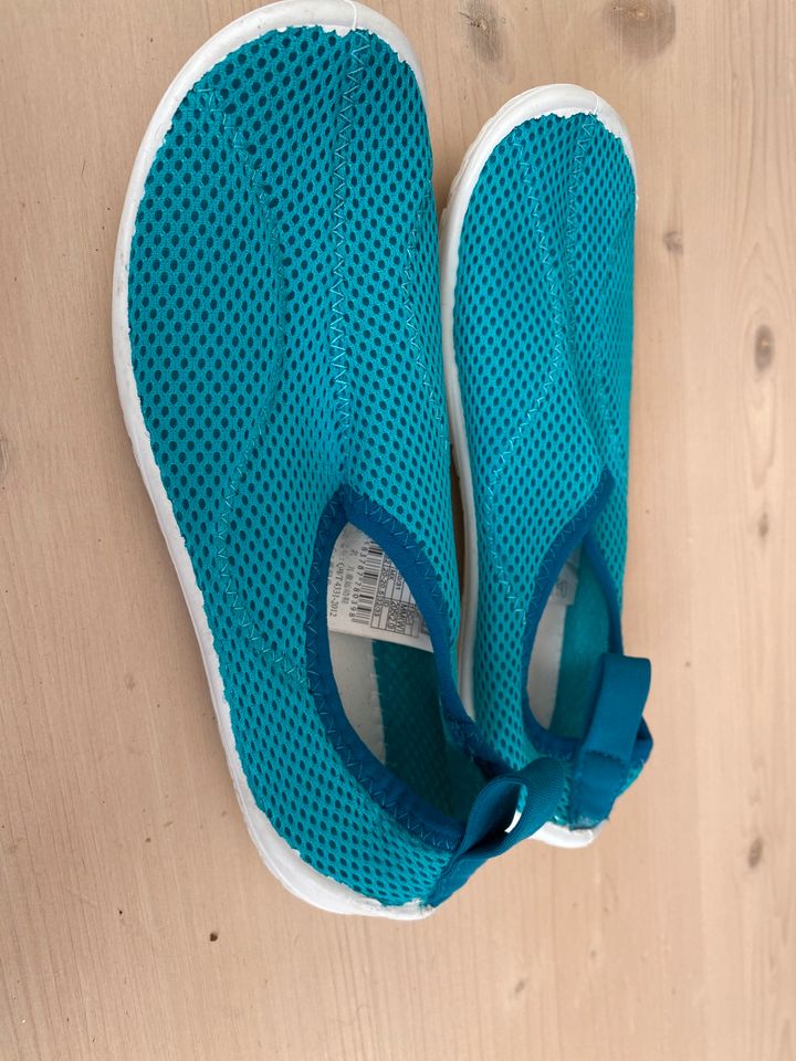 Wasserschuhe Mädchen Größe 32/33 Decathlon in Raubling