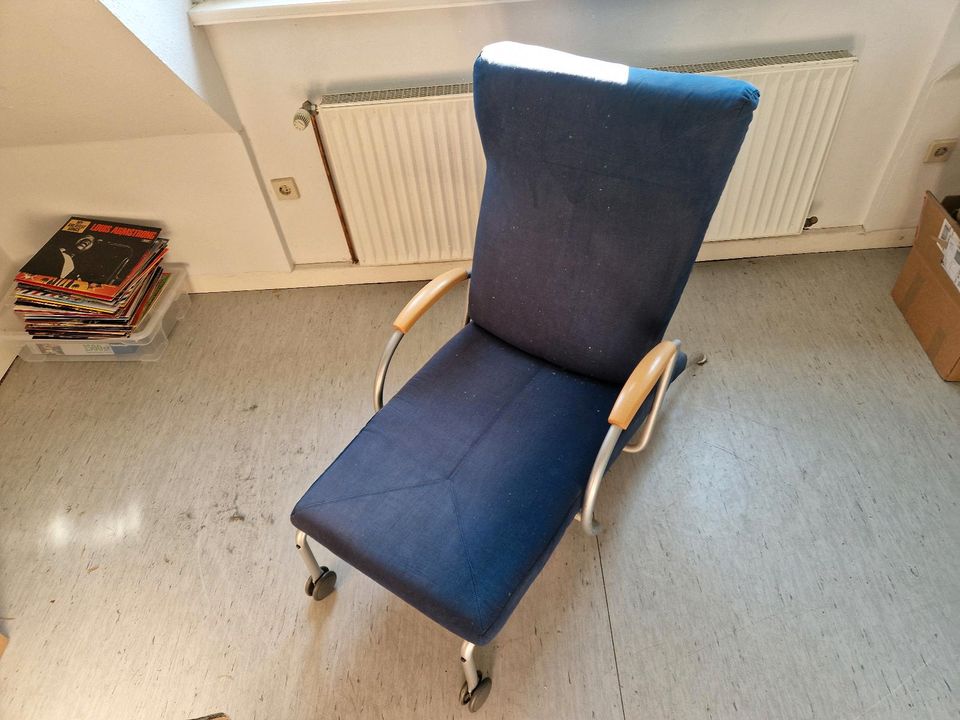 Italienischer Postmoderner Sessel in Blau in Hildesheim
