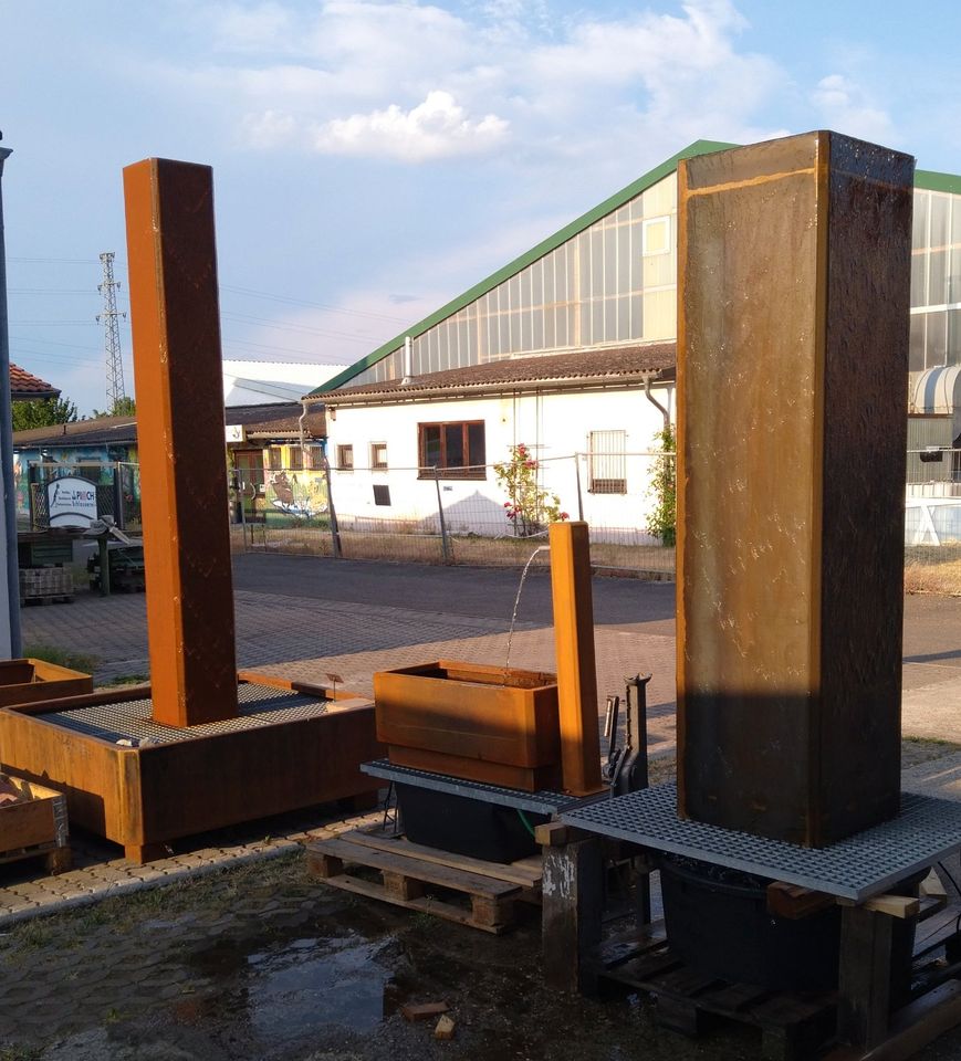 Corten Stahl Säule Brunnen Wasserspiel Garten Messe Gala Deko in Neustadt an der Weinstraße