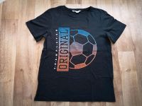 H&M T-Shirt Shirt Gr. 158 164 schwarz mit Fußball Sachsen-Anhalt - Merseburg Vorschau