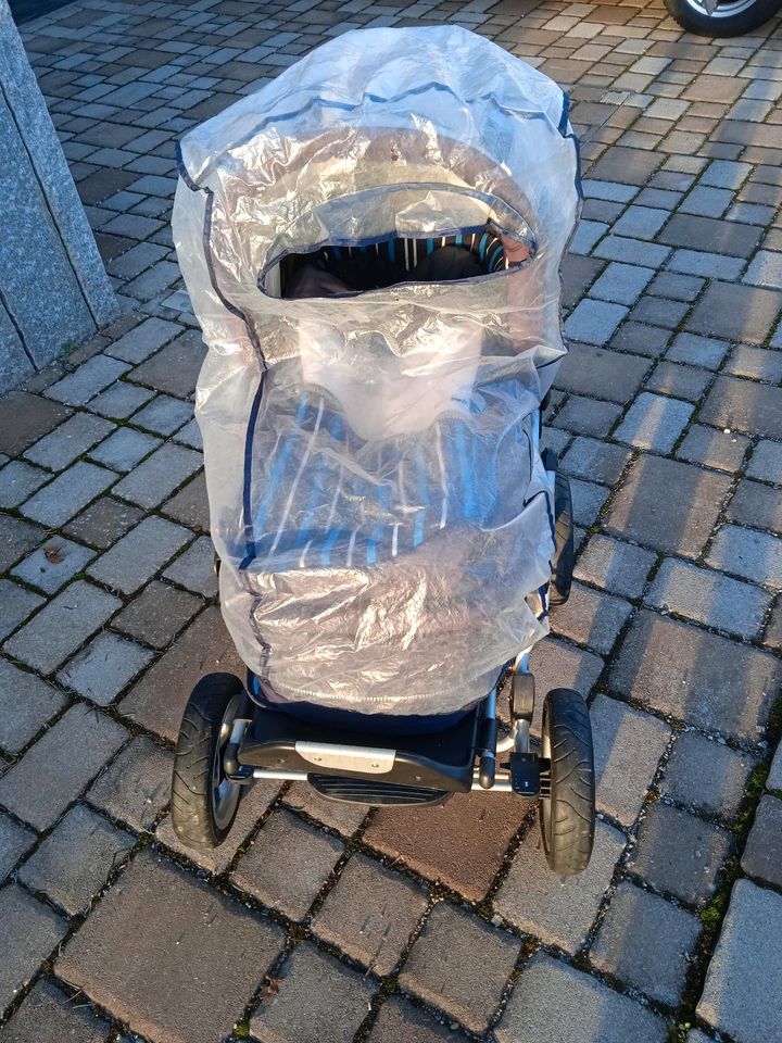 Kinderwagen Luftbereifung in dunkelblau und weiß von Babywelt in Steinach Baden