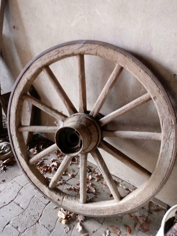 Wagenrad Holzspeichenrad Ackerwagenrad in Bünde