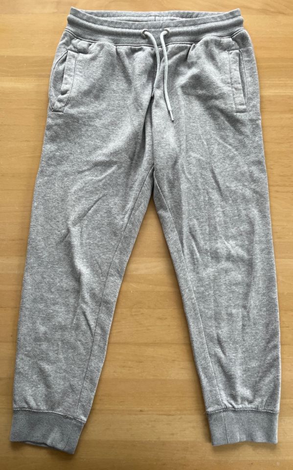 3 x Jogginghosen Mädchen H & M schwarz und grau 152/158 in Klettgau