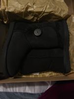 Ugg Boots Stiefel mit Knopf schwarz neu Essen - Rüttenscheid Vorschau