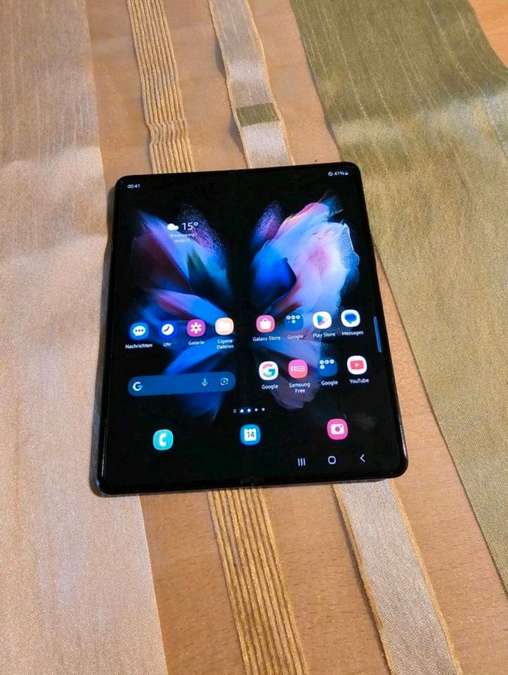 Samsung Galaxy Fold 3, inkl Netzteil und USB C Kabel in Windorf