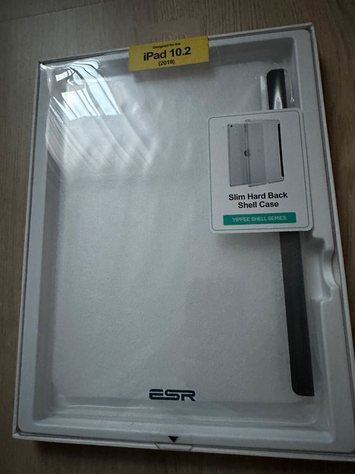 ESR Slim Hard Back Shell Case/Hülle für iPad 10.2 (2019-2021) in Hamburg