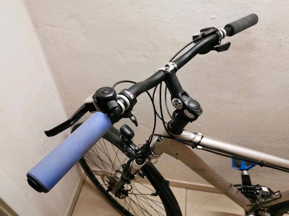 Trekking Fahrrad 28" M/L L für ca 170-190 Lieferung in Wü in Rimpar