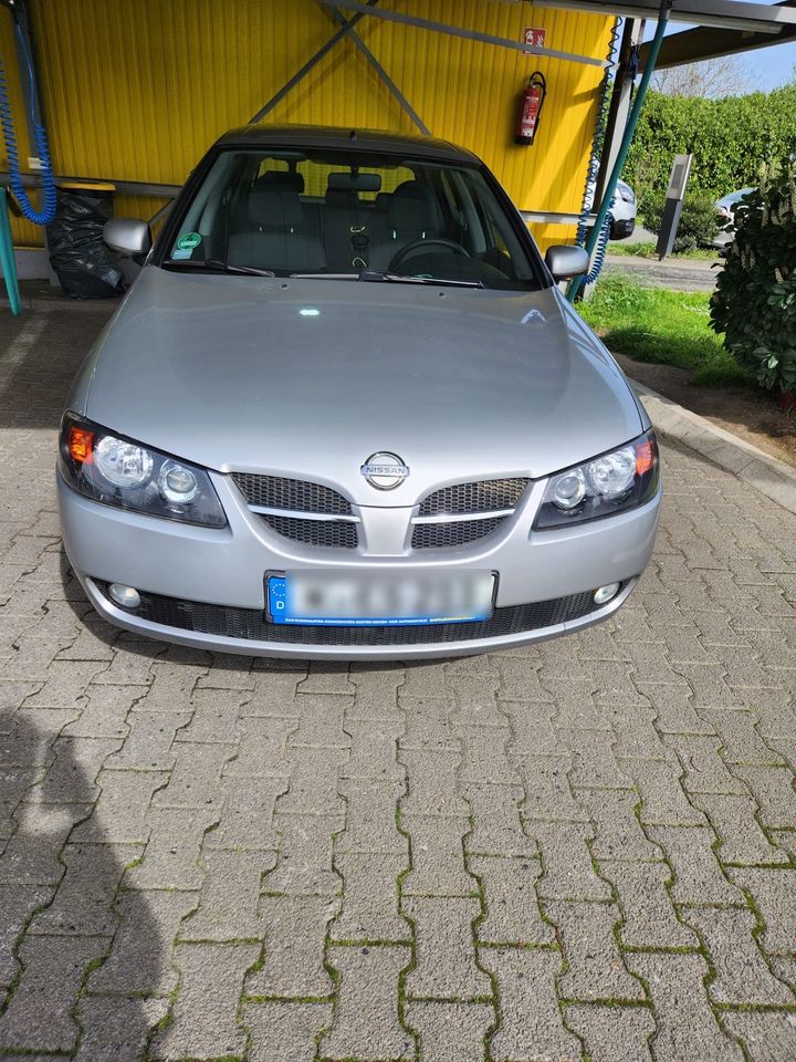 Nissan Almera in Hürth