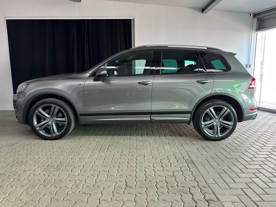 VW Touareg 4.2 TDI | R-LINE | ACC | AHK | PANO | STHZ | 21 ZOLL in Celle