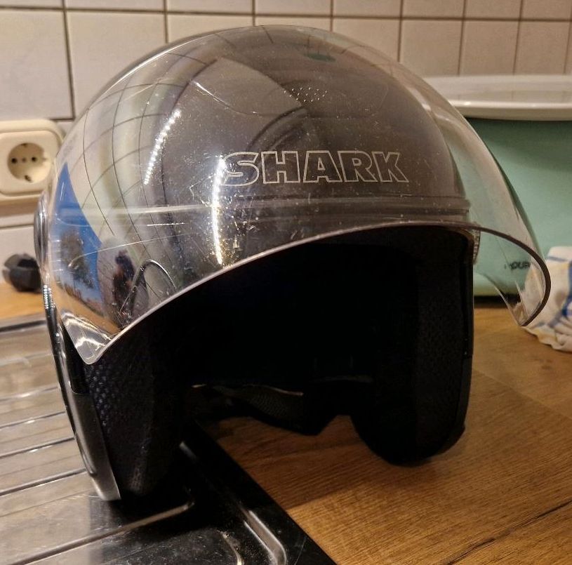 Shark Motorradhelm schwarz S400 Helm S 400 (56) in Mayen