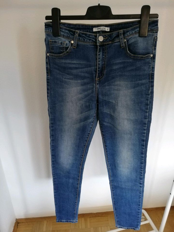 Skinny Jeans dunkelblau in Schneverdingen