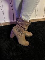 Stiefeletten abzugeben Nordrhein-Westfalen - Voerde (Niederrhein) Vorschau