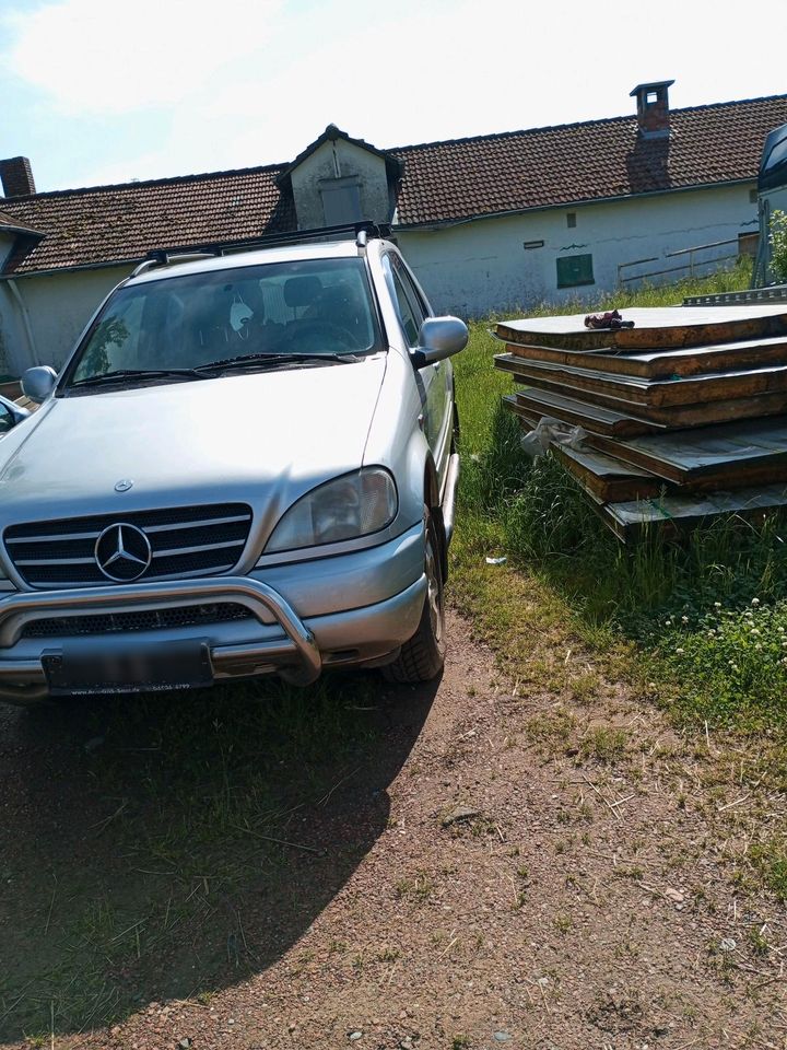 Mercedes Ml 230 in Bous