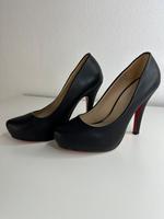 Pumps mit roter Sohle Nordrhein-Westfalen - Bestwig Vorschau