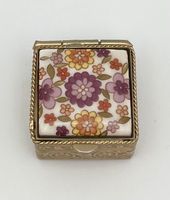 Vintage Pillendose Schmuckbox Retro Blumen Gold Schatulle RAR Schwerin - Altstadt Vorschau